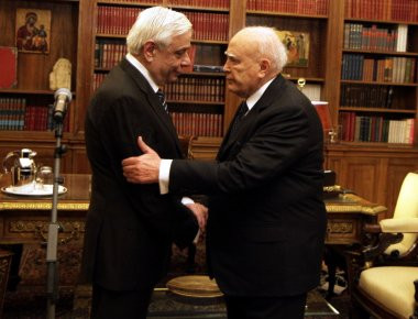 Τηλεφωνική επικοινωνία Πρ. Παυλόπουλου-Κ. Παπούλια - Του ευχήθηκε περαστικά